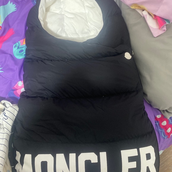 Moncler - Picture 1 of 4